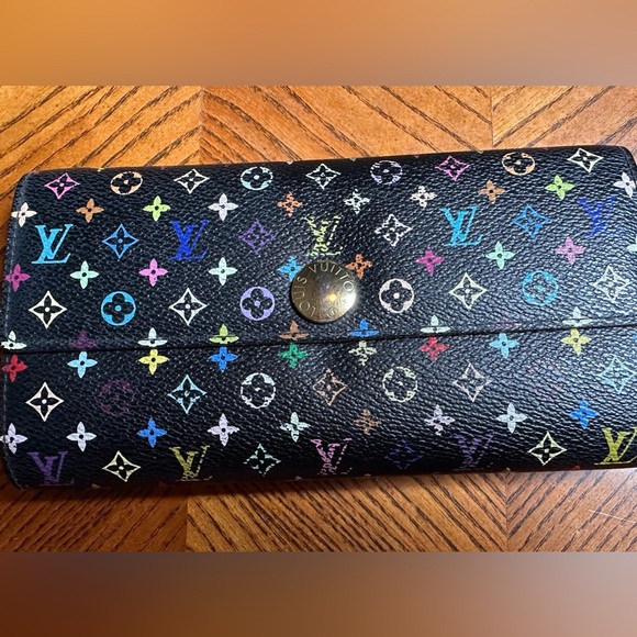 Authentic Louis Vuitton Monogram Multicolor Noir
Sarah Women's Wallet - Picture 2 of 9